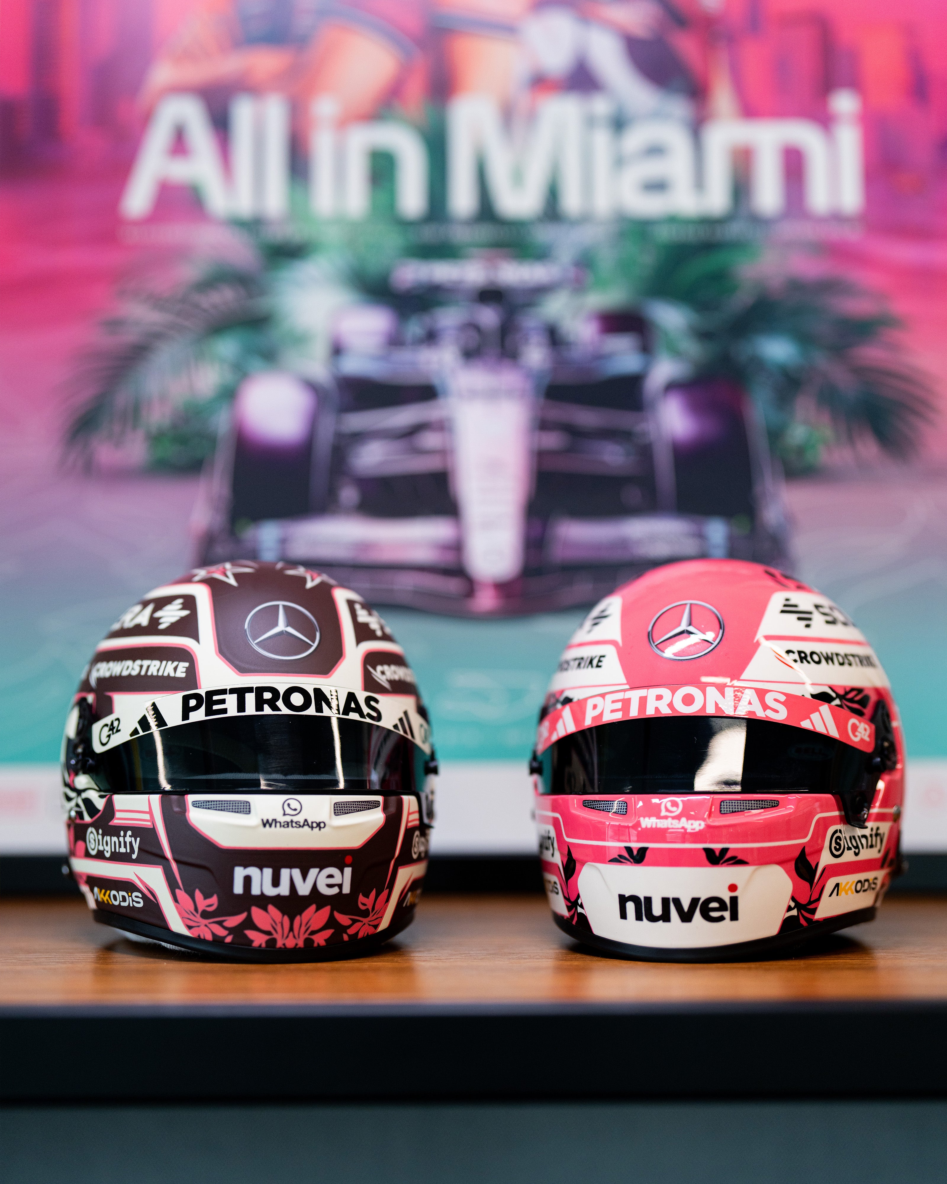 George Russell 2025 Miami Mini Bell Helmet Replica 1:2 | Official