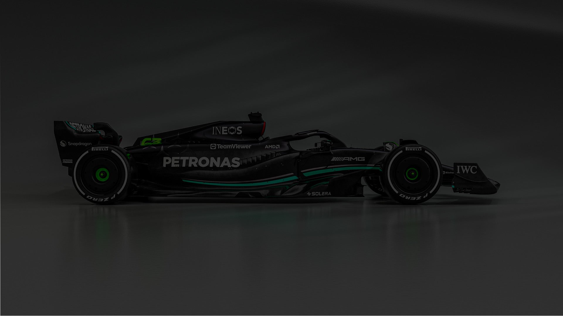 Blouson Mercedes AMG Petronas Team F1 de couleur noir