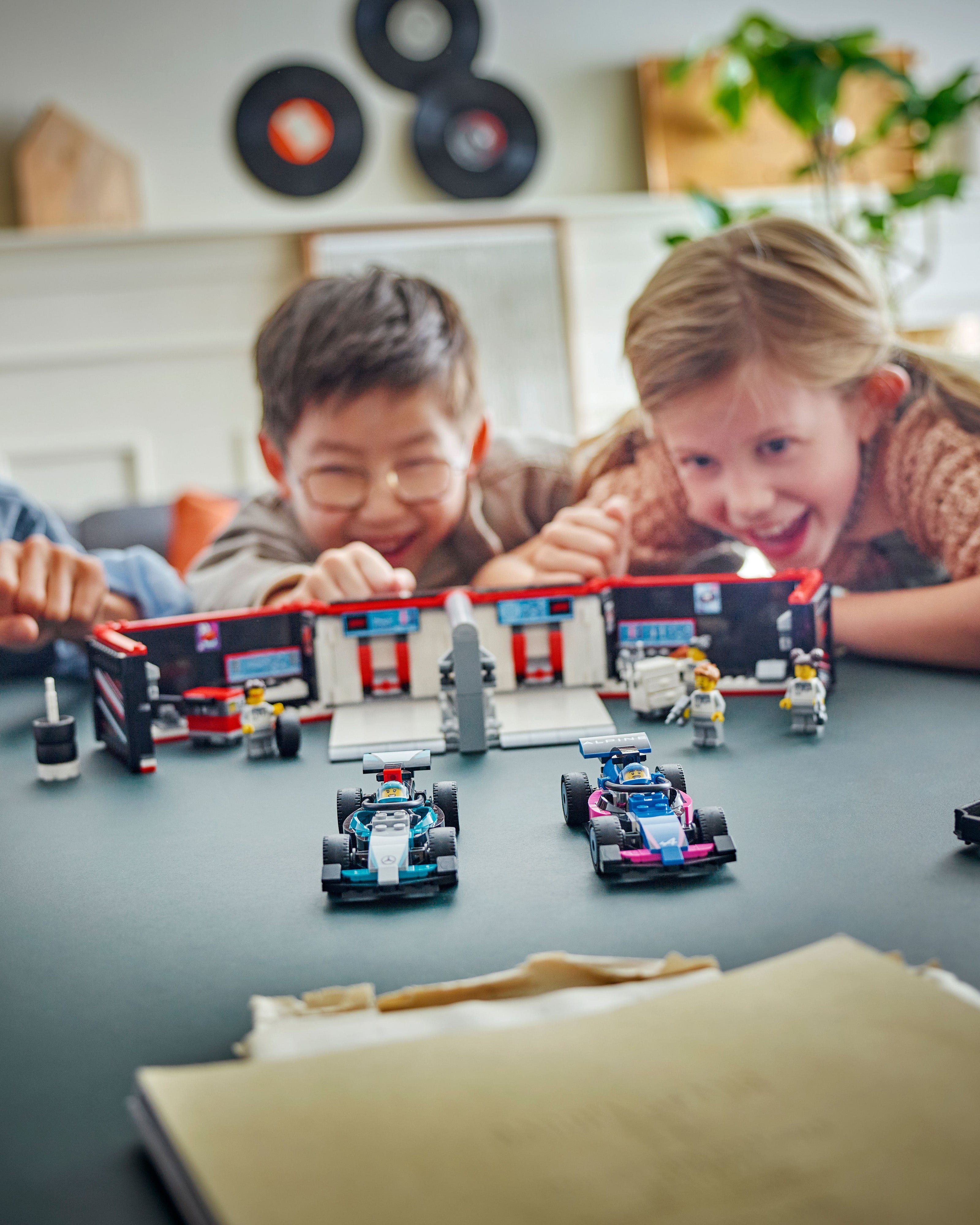 LEGO® City F1 Garage & Mercedes-AMG & Alpine Cars | Official