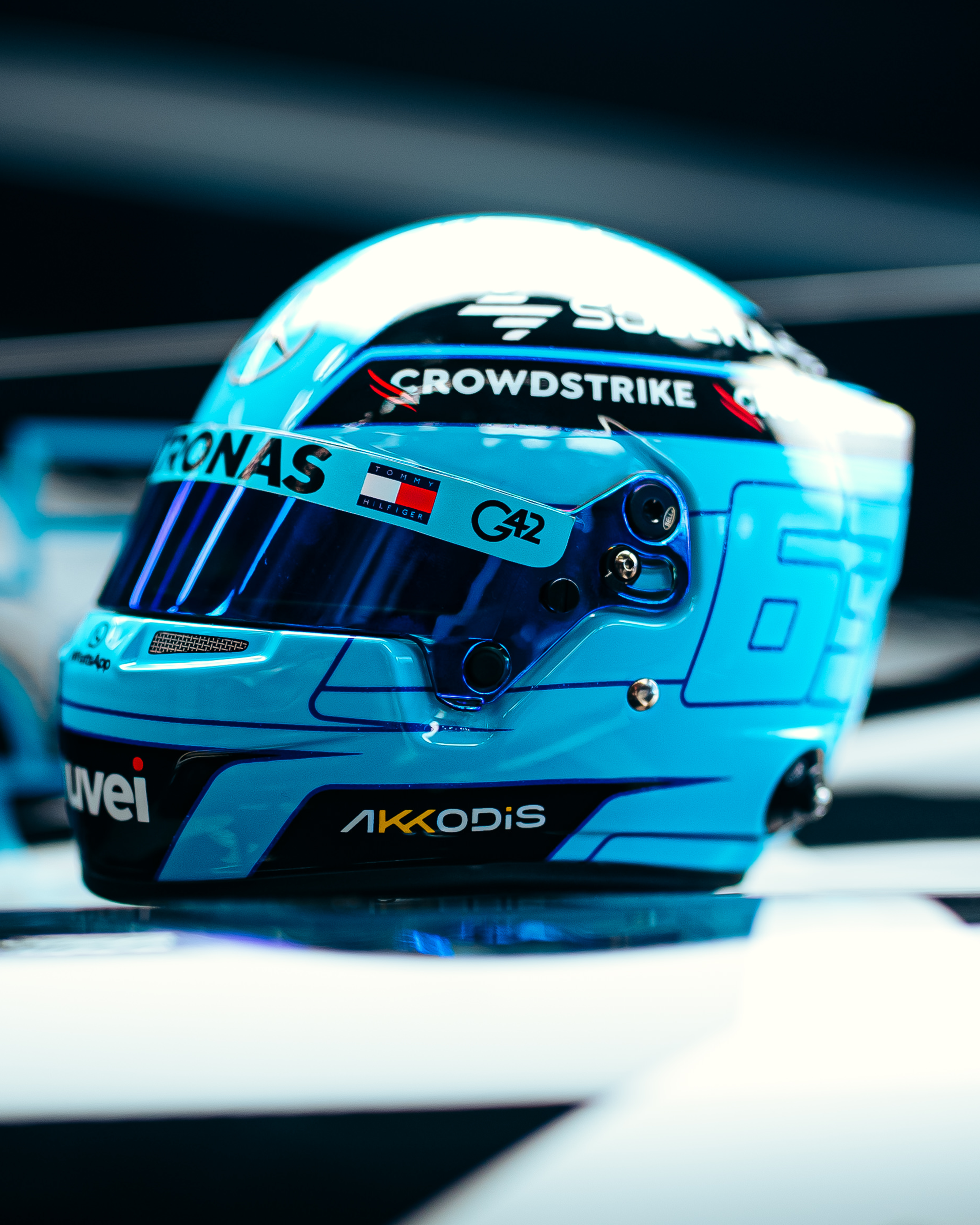 George Russell 2024 Mini Bell Helmet Replica 1 2 Official Mercedes AMG PETRONAS F1 Team Store
