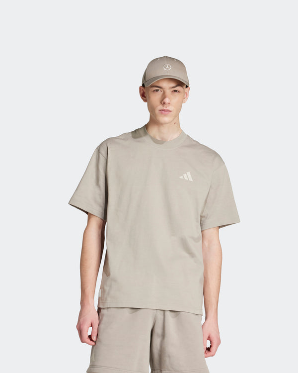 This model is 6'0'' and wears size M
