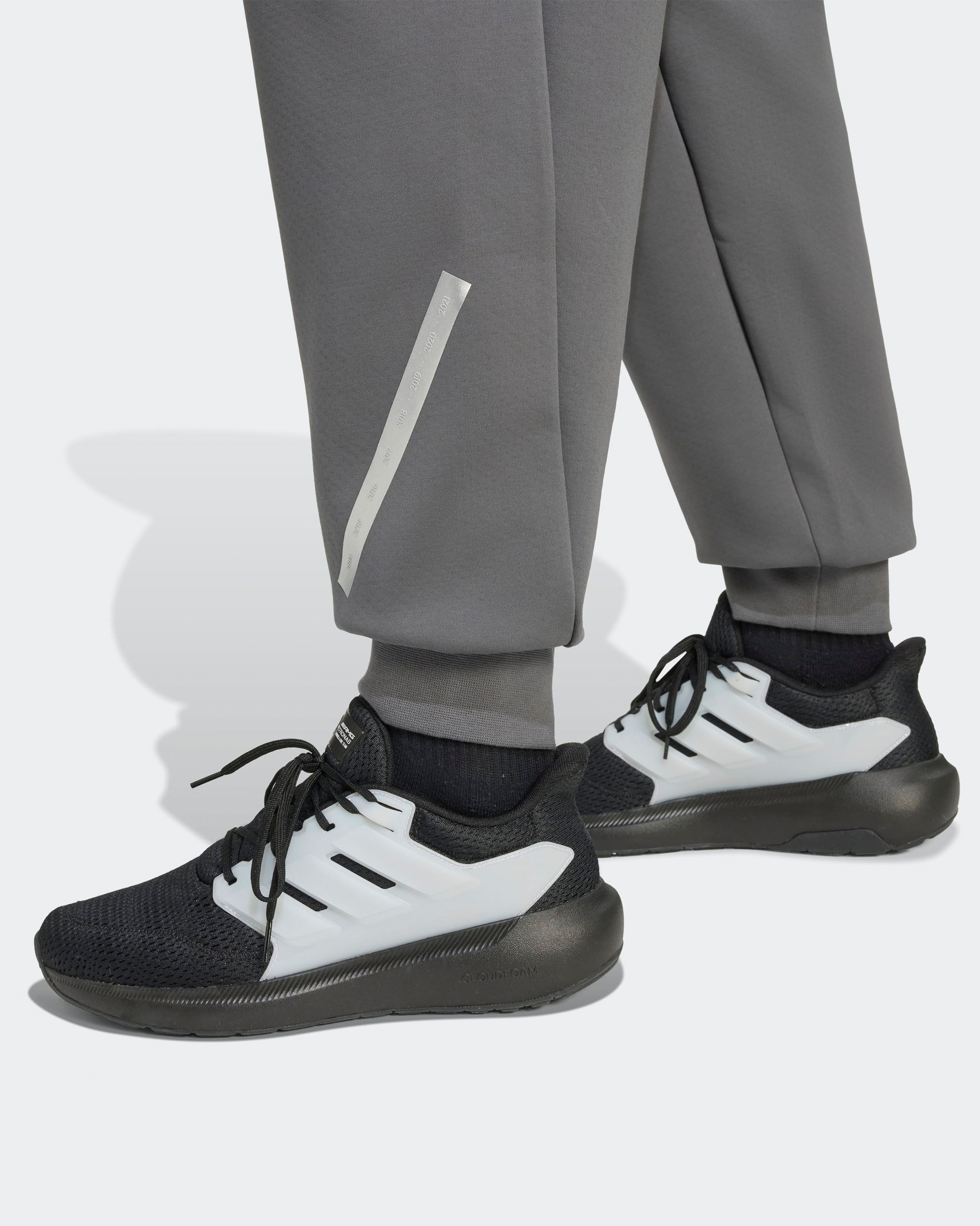 Mens Silver Arrows Joggers Grey | Official Mercedes-AMG PETRONAS