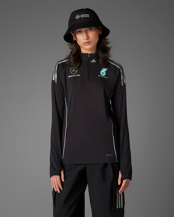 This model is 5'8'' and wears size S