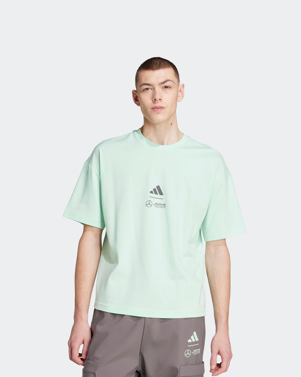 This model is 6'0'' and wears size M