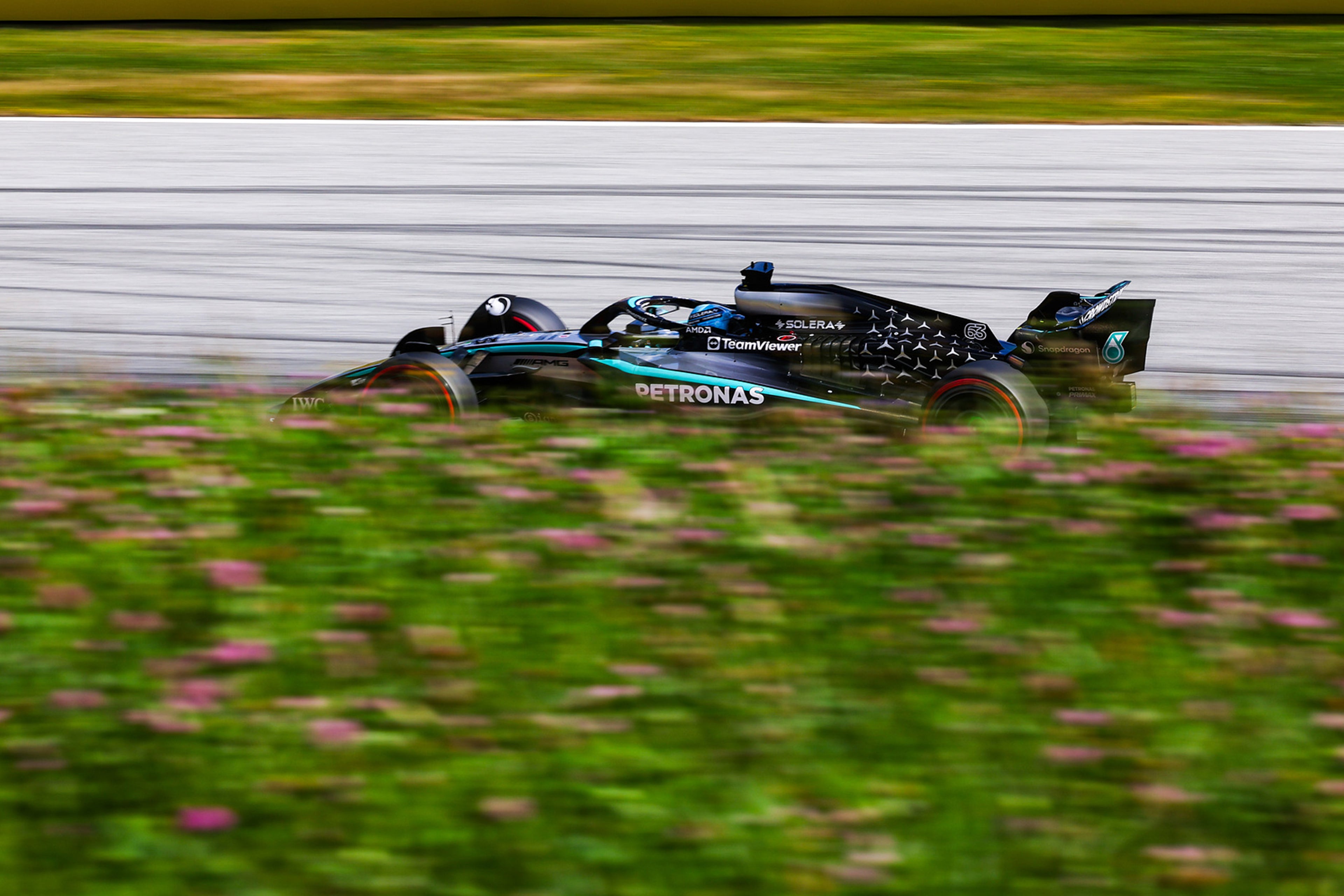 Official Mercedes-AMG PETRONAS F1 Team Store