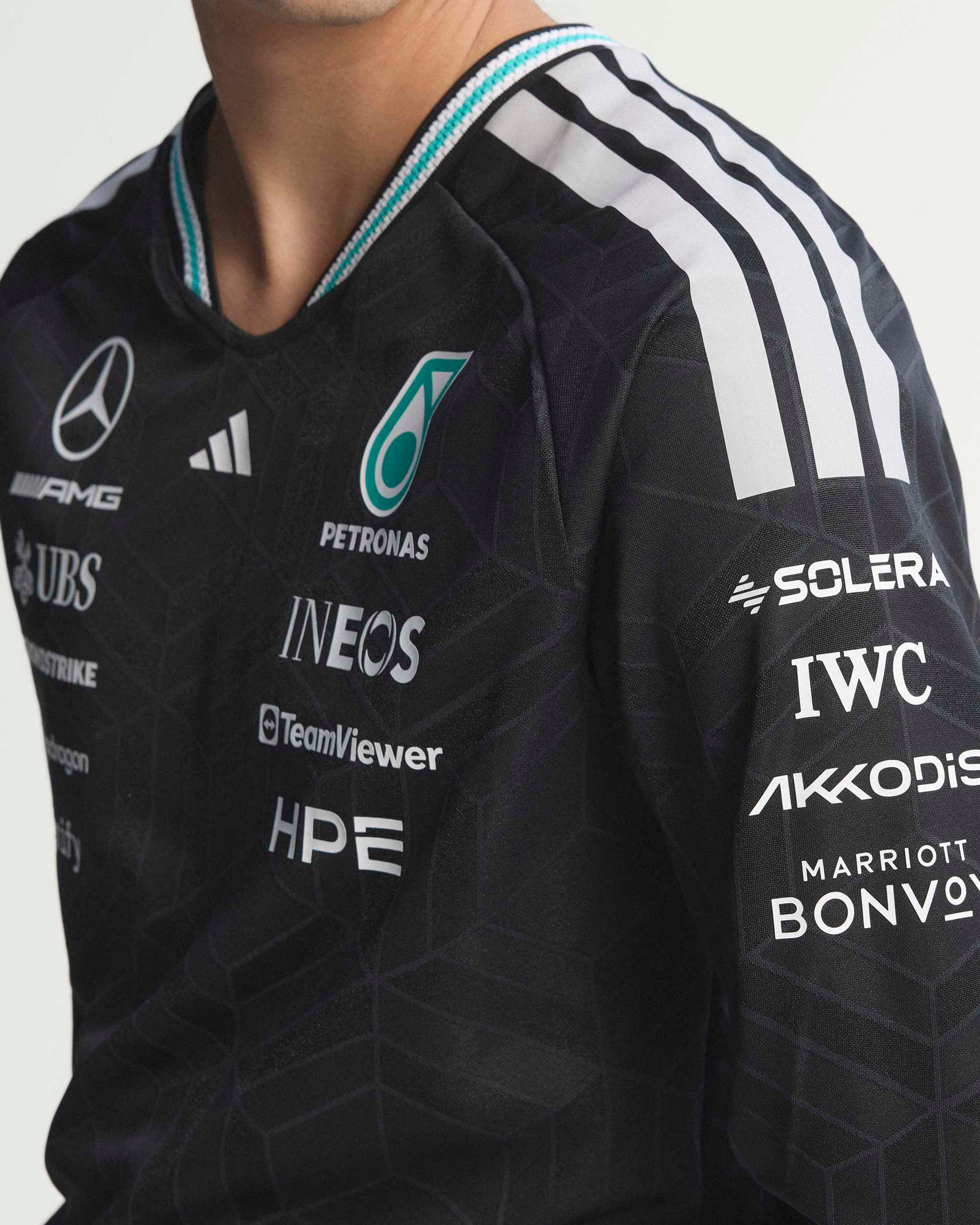 26 adidas Mercedes-AMG Petronas 長袖カットソー adidas MERCEDES - AMG PETRONAS FORMULA 1 TEAM DNA SWEAT TOP