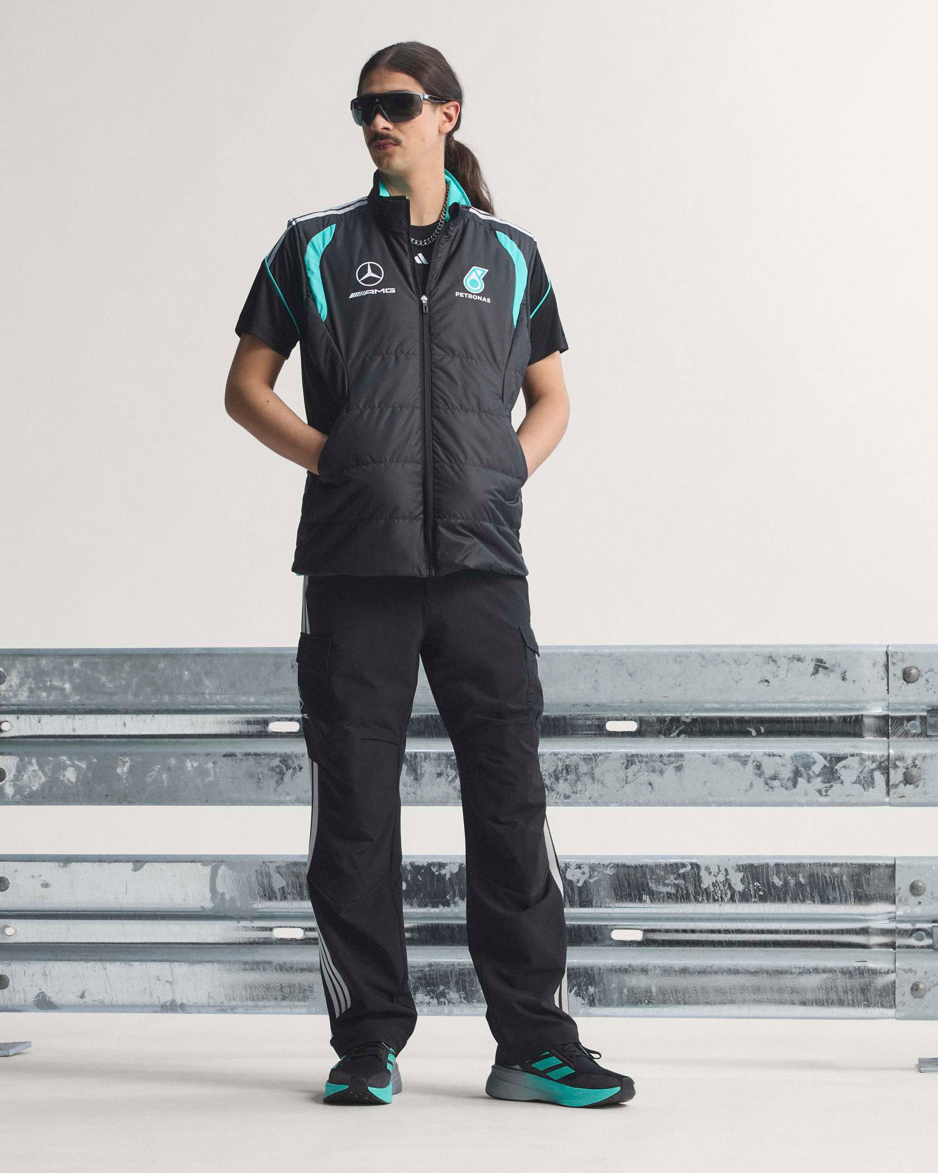 2026 Men's Mechanics Vest - Black | Mercedes-AMG PETRONAS F1 Team