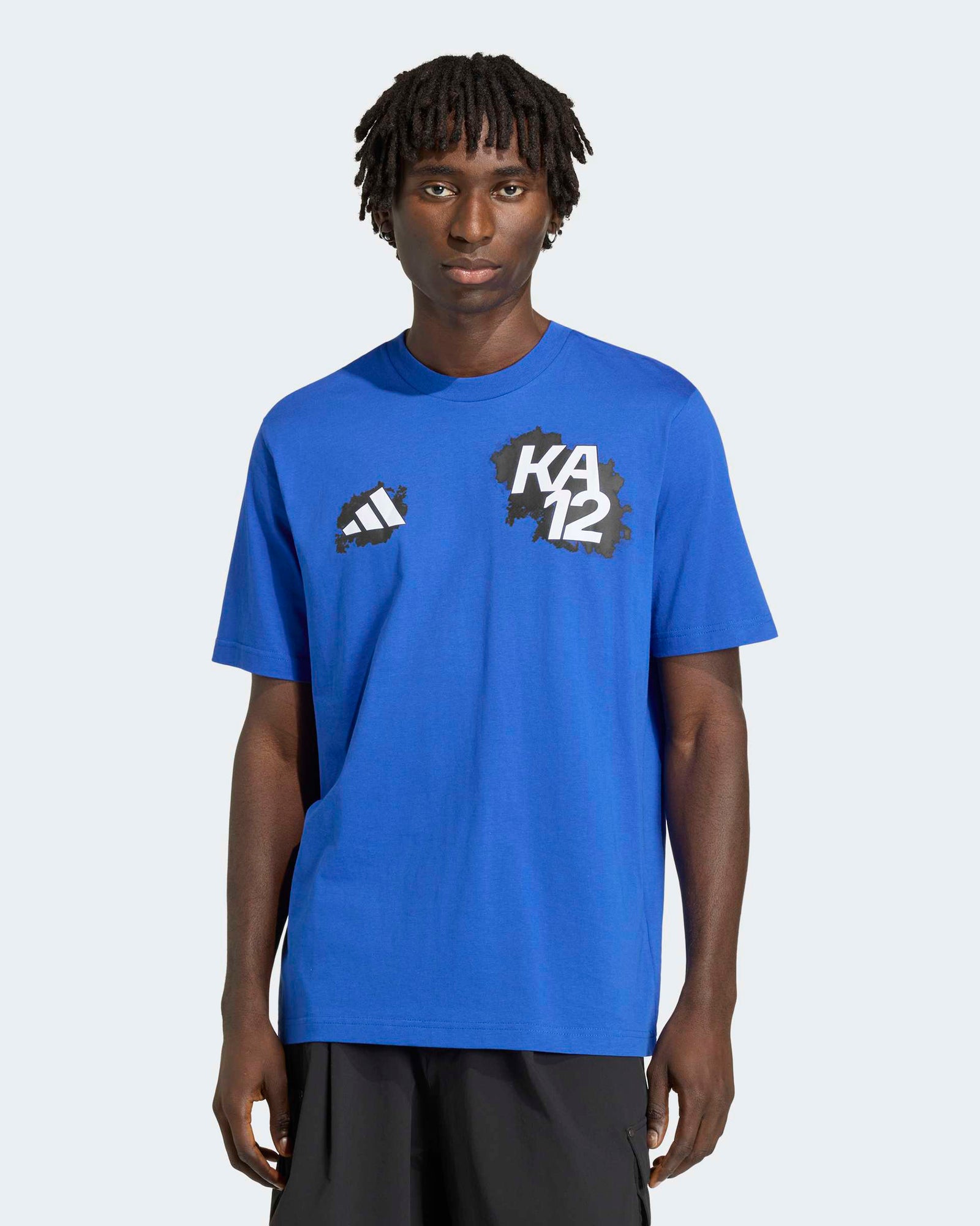 This Model is 6'0'' and wears size M