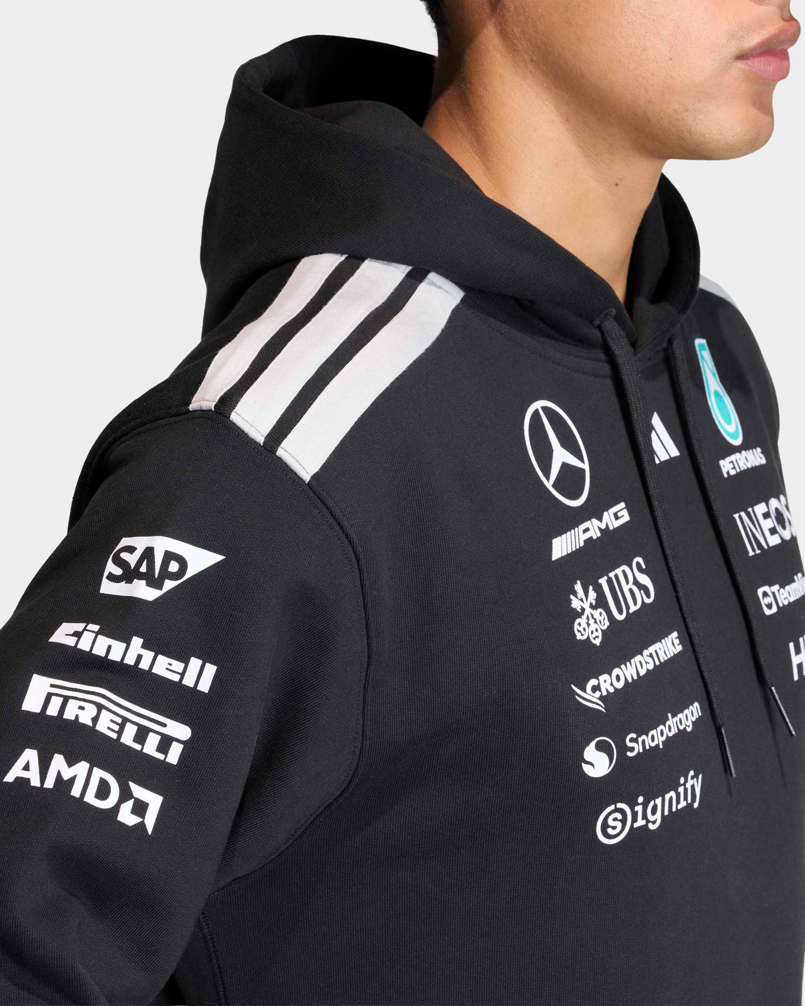 26 Mercedes AMG F1 チーム オフィシャル フーディー S Men's 2026 Team Hoodie - Black | Official Mercedes-AMG PETRONAS F1