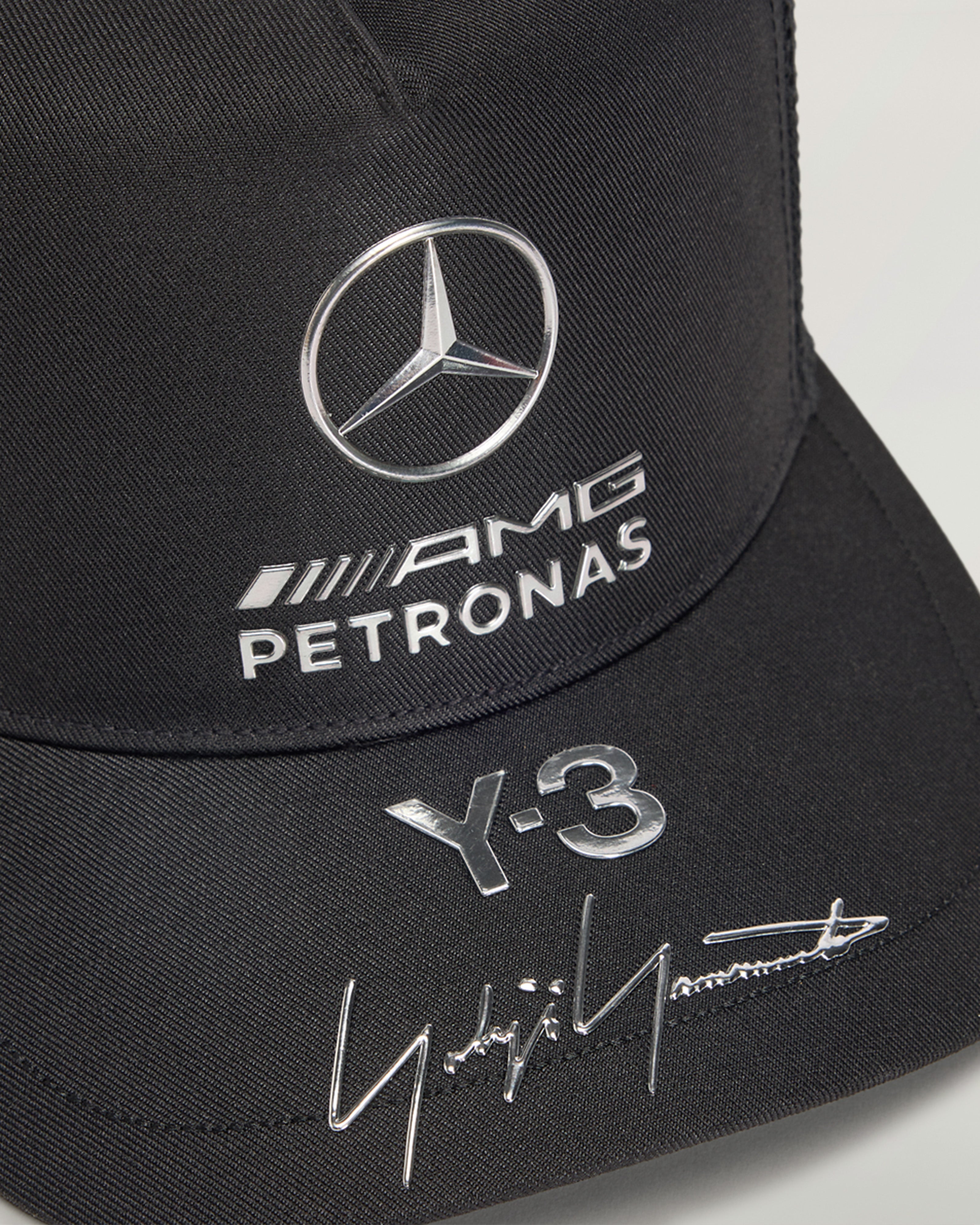 【新品】Mercedes-Benz AMG PETRONAS コラボ限定キャップ Y-3 Trucker Cap - Black (2026) | Mercedes-AMG PETRONAS F1 Team