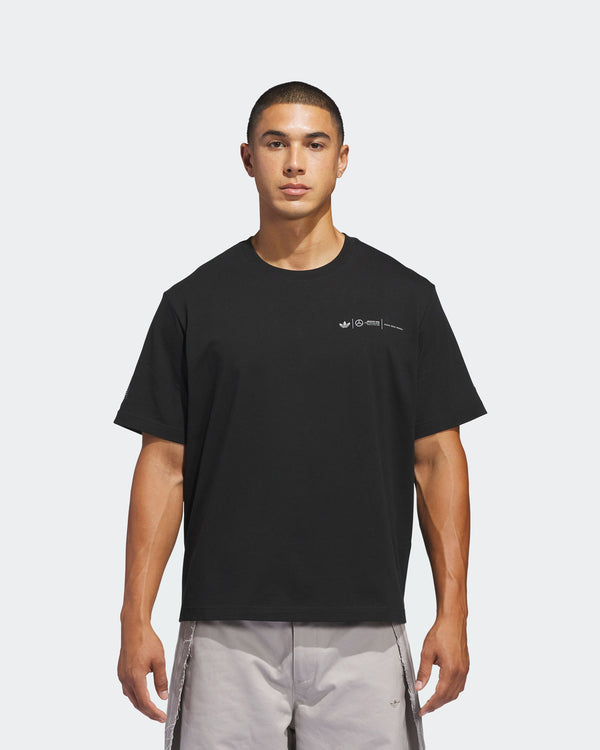 This Model is 6'2'' and wears size M