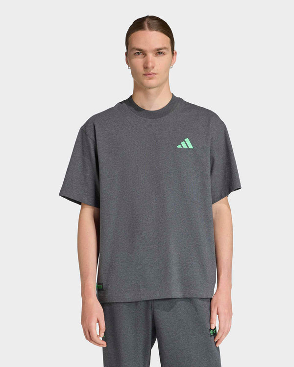 This Model is 6'1'' and wears size M