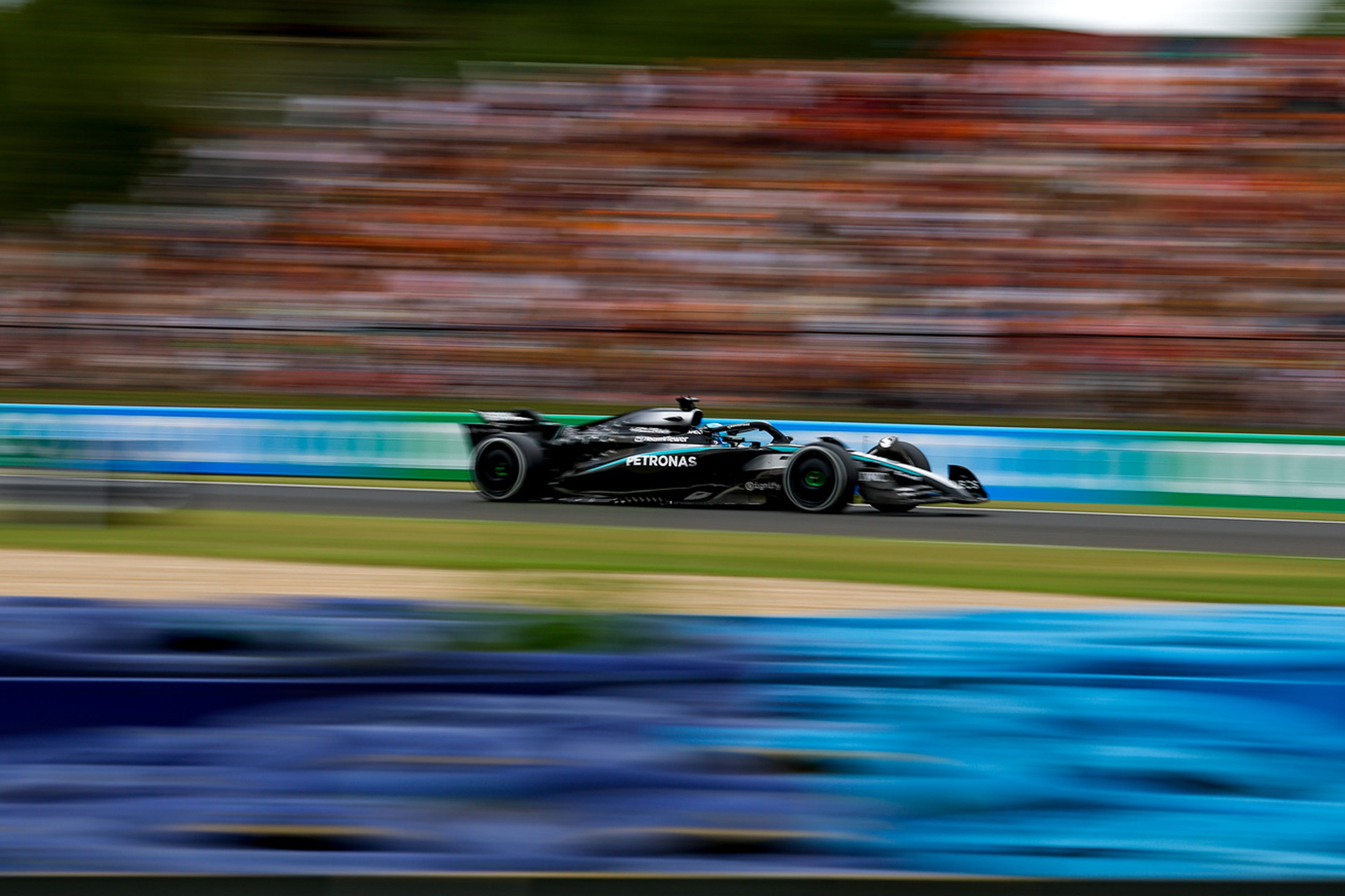Official Mercedes-AMG PETRONAS F1 Team Store