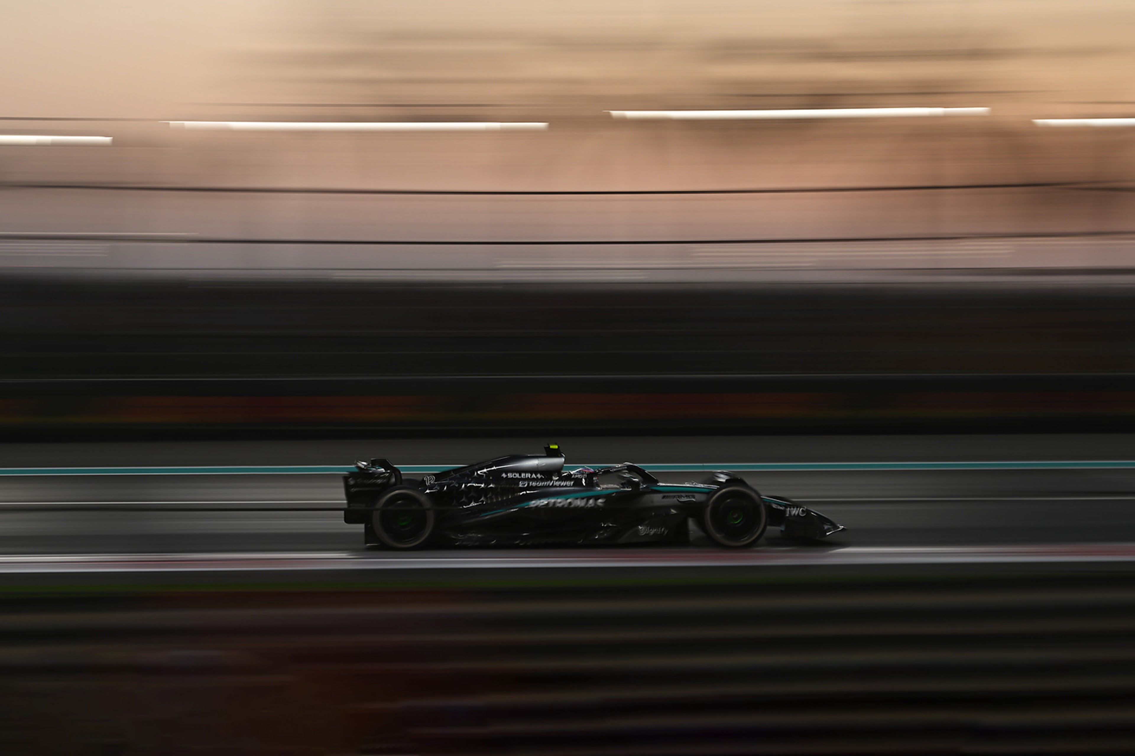 Official Mercedes-AMG PETRONAS F1 Team Store